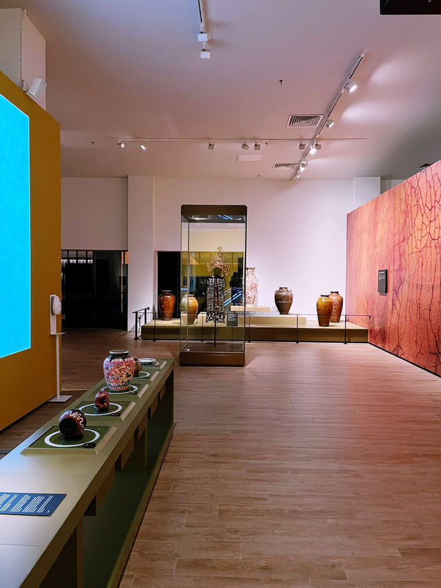 “Porcelain Treasures at Borneo Cultures Museum” “Porcelain Treasures at Borneo Cultures Museum”