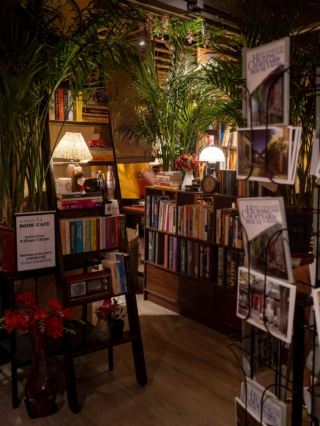 📚 A hidden cafe in central Beijing, a perfect escape to clear your mind.