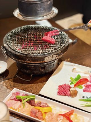 ＼ A historic butcher shop! Satisfy your cravings with Kobe beef and offal! ／.