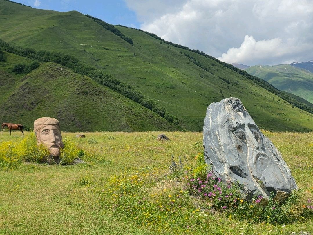 巨大な彫刻（Gigantic Sculptures）。 | Trip.com Sno