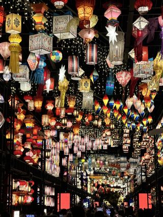 📸 Struggling to Shoot at Victoria Park’s Lantern Avenue? 2 Pro iPhone Hacks for Clean Shots.