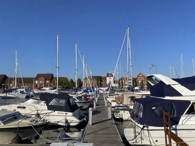 Serenity at Hull Waterside & Marina 🌅⛵️