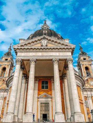 美しい街にある素敵な教会🇮🇹