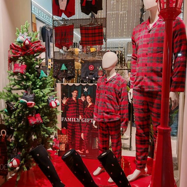 Cozy Christmas: Festive Red Pajamas and Thoughtful Gifts!  