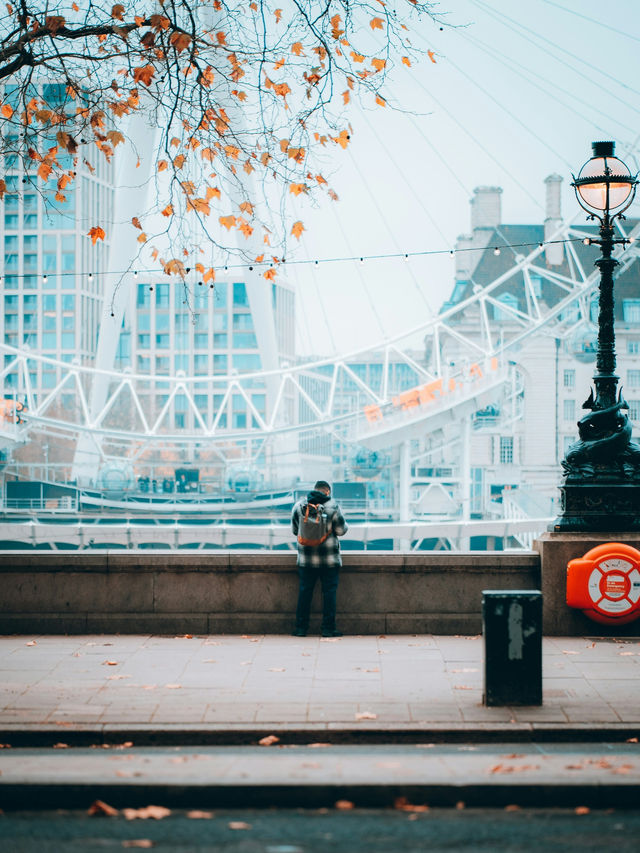 Modern Majesty: The Skyscrapers of Canary Wharf 🌆