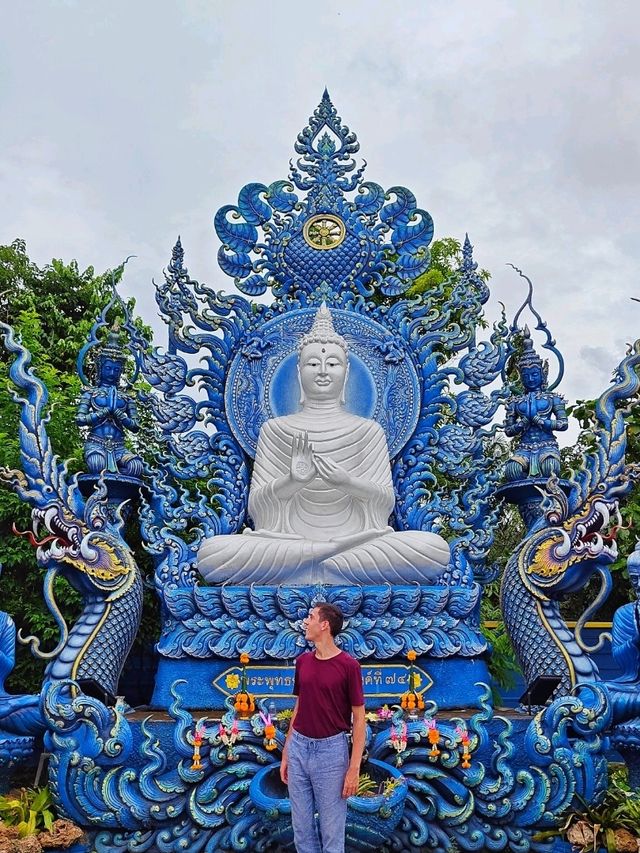 Rong Suea Ten: The Blue Temple That Blends Tradition with Bold Artistry