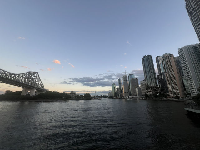 漫步布里斯班的鋼鐵地標：故事橋散步心得 🌉🌆