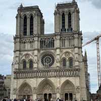 走訪巴黎聖母主教座堂（Cathédrale Notre-Dame de Paris）及莎士比亞書店