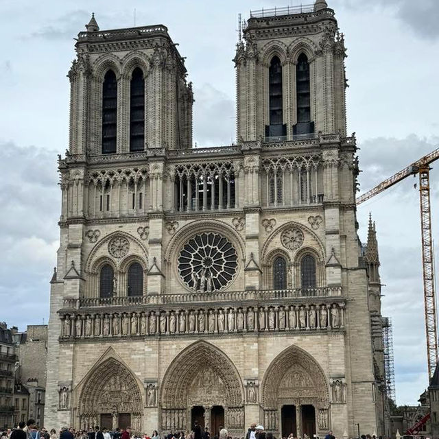 走訪巴黎聖母主教座堂（Cathédrale Notre-Dame de Paris）及莎士比亞書店