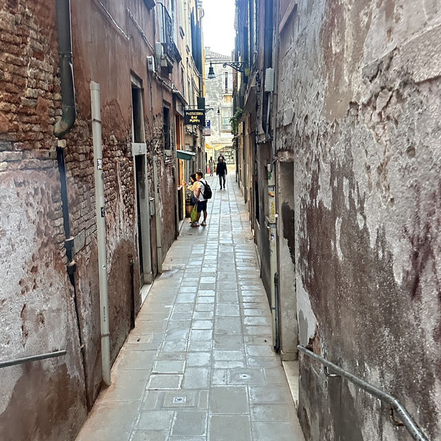 A perfect blend of comfort and convenience — made our Venice trip truly memorable!
