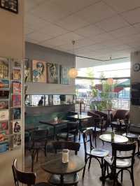 항상 손님들로 북적이는 인기 카페 Café Sammo