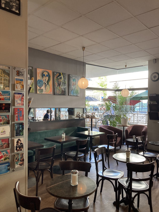 항상 손님들로 북적이는 인기 카페 Café Sammo