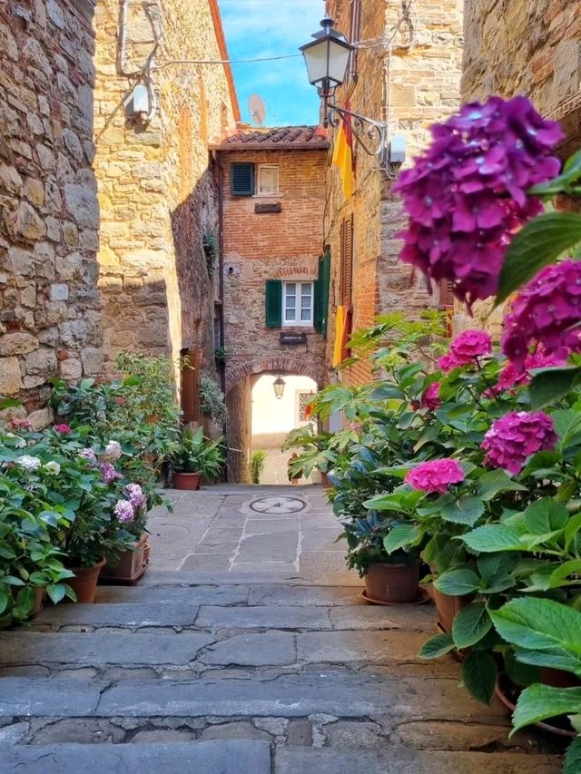 🏛️ Tuscan Grace in Stone – Arezzo, Italy