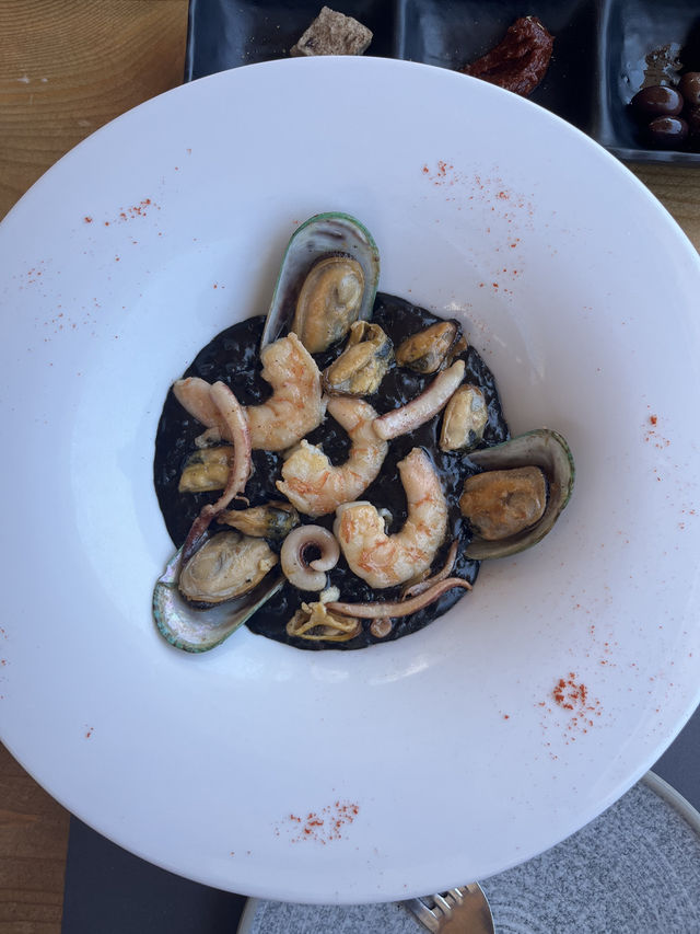 Santorini | Brilliant Greek food in Santorini with sea view 