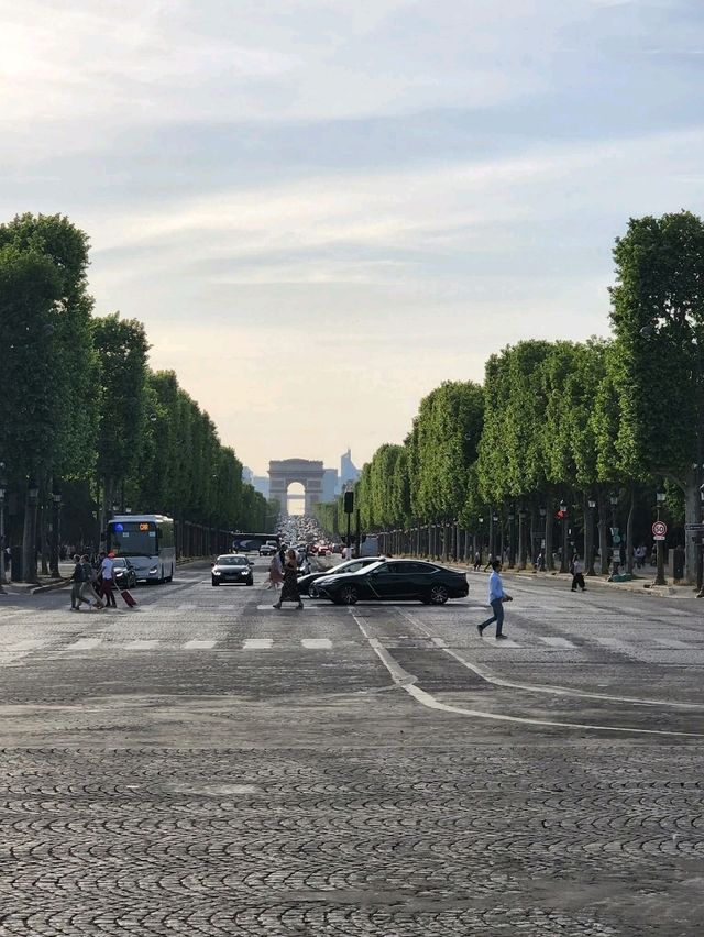 Exploring Paris’ 8th Arrondissement: Must-Dos & Halloween Fun 🎃