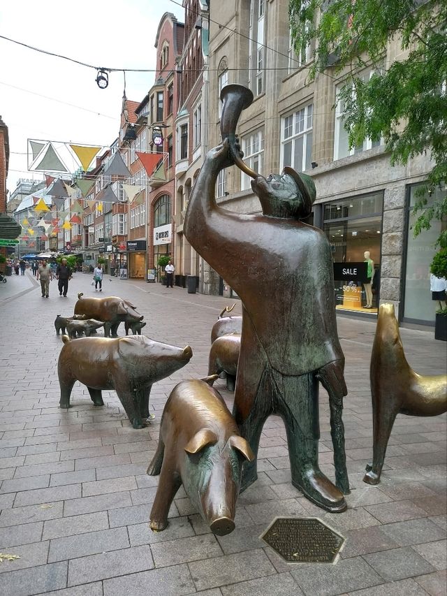 Bremen: Town Musicians, Roland, and Rathaus Wonders Bremen: Town Musicians, Roland, and Rathaus Wonders