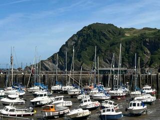 德文郡——城堡是戲劇女王，海灘是裸身嬉皮士的磁石