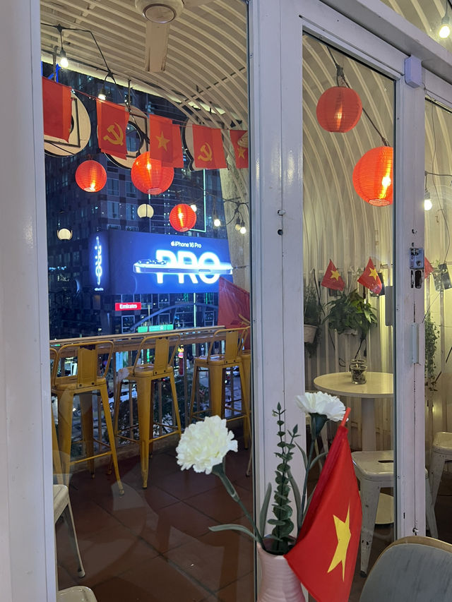 🇻🇳🌆 Saigon -the city that moves faster than you can blink 🇻🇳🌆 Saigon -the city that moves faster than you can blink