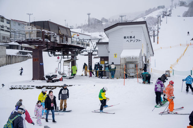 穿著漢服去滑雪，打卡東京周邊人氣很旺的雪場
