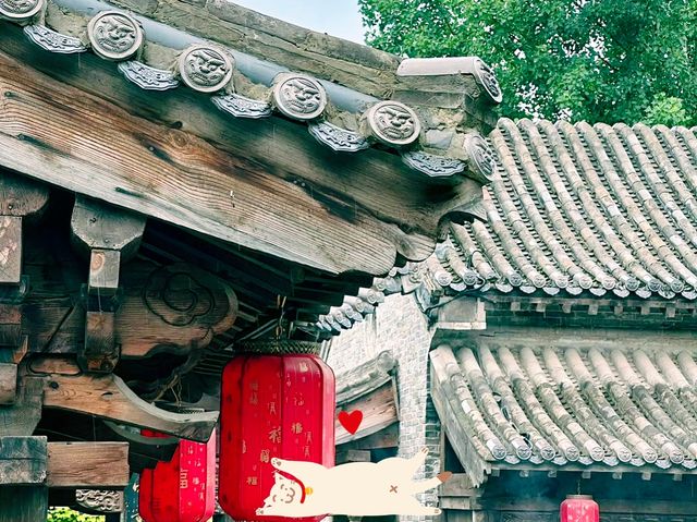 鄭州瞻園是安徽整體遷過來的徽派古建築,走進瞻園,你會看到古寨、古亭、四合院、樓台亭閣、曲折長廊、荷花 鄭州瞻園是安徽整體遷過來的徽派古建築,走進瞻園,你會看到古寨、古亭、四合院、樓台亭閣、曲折長廊、荷花