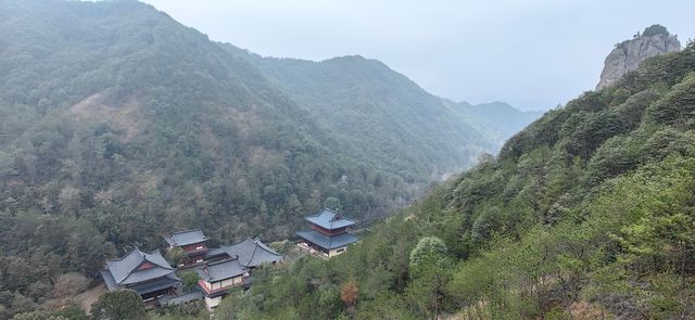 縉雲，橫店；天然，人工