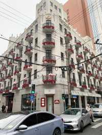 上海街頭的浪漫，揚子飯店小熊玫瑰花露台