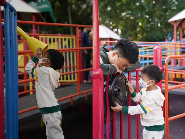 Hong Kong Walk with Kids | Comic-themed Avenue of Stars