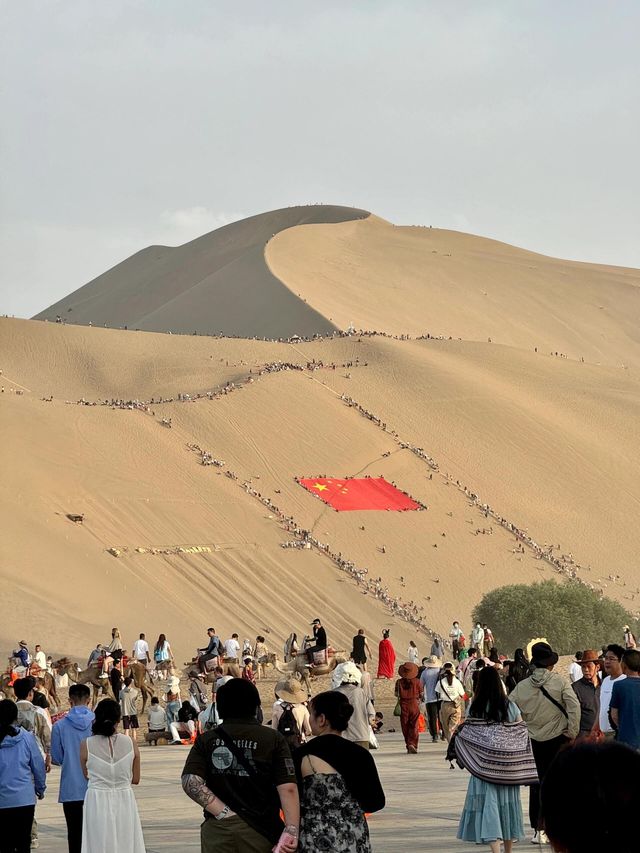 敦煌鳴沙山月牙泉，騎駱駝大合唱看星空||