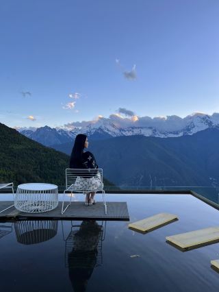 This guesthouse!! Waking up in the morning to see the Meili Snow Mountain bathed in golden sunlight