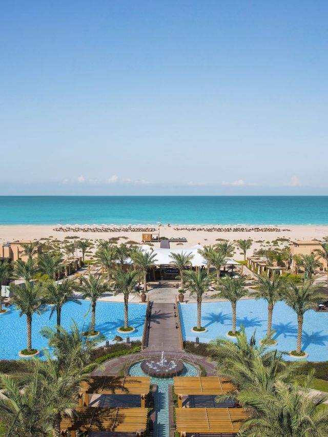 🌴 Abu Dhabi's Saadiyat Rotana: A Slice of Paradise 🏖️