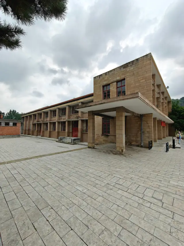 南泥灣延安砲兵學校舊址。