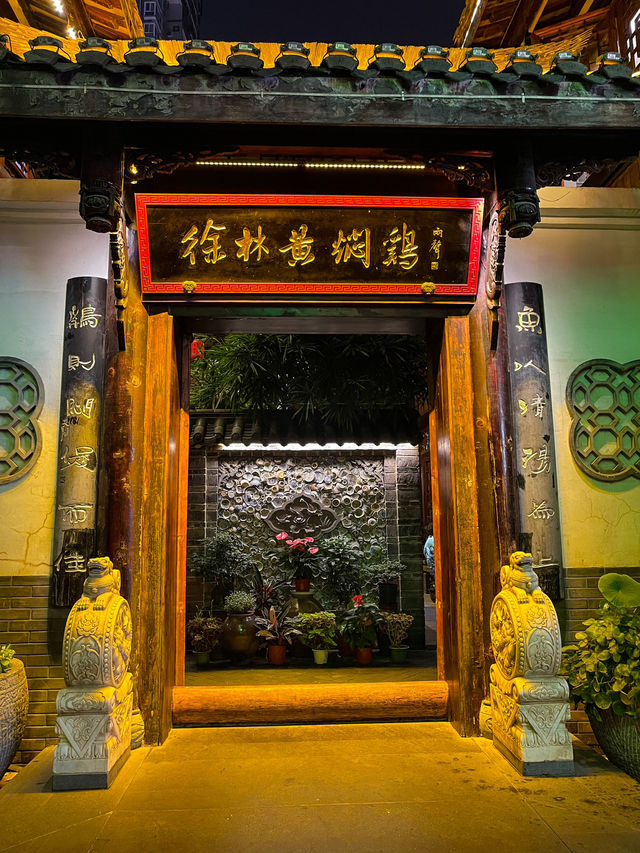 Leshan’s vibrant commercial street