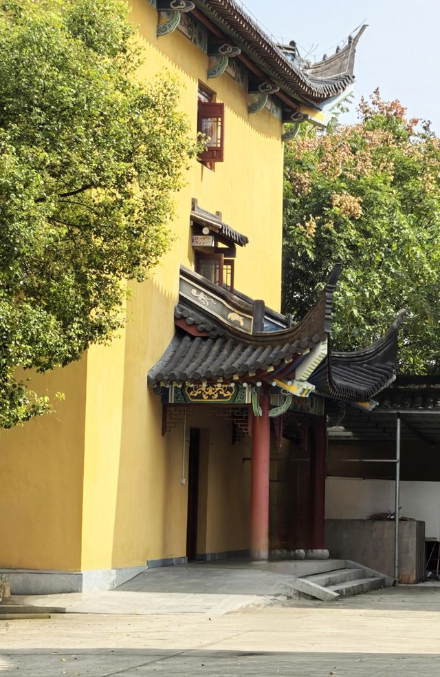 海寧最美丨悟空師徒4人守衛的高顏值寺廟。