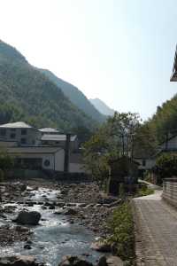 沒有去國外,在安吉洞穴私湯溫泉。