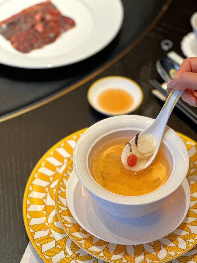 選這家活海鮮的寧波菜，真的被誇了好久。