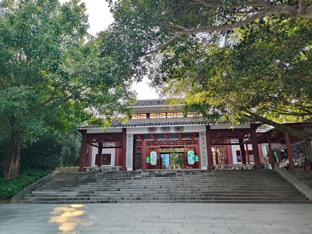 天上瑤池水，人間萬綠湖