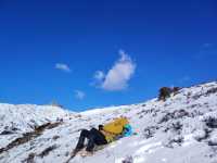 2025年首次登山，挑戰海拔4886米的雪馬山，大雪覆蓋，潔白無瑕