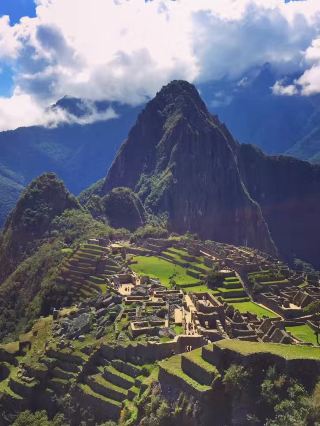 Explore the ancient city in the clouds of Peru: a pilgrimage to Machu Picchu!
