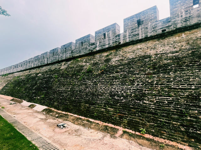 廣東省肇慶市文物古蹟景點：肇庆古城墙，適合觀光旅遊、度假休閒等！