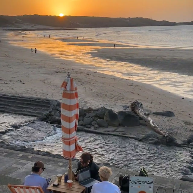 台北到新北｜哈那海邊咖啡屋：擁抱日落與海風的療癒時光🧡 