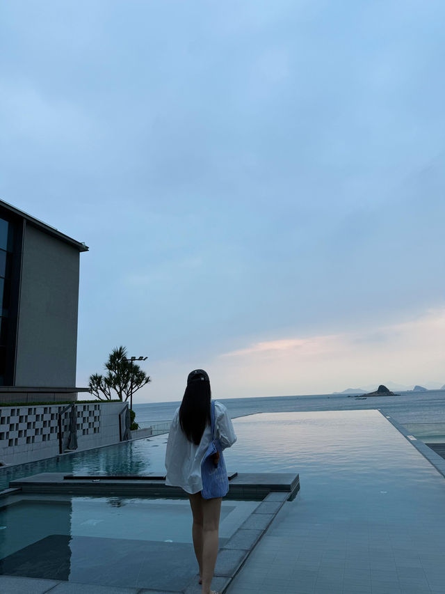 🌊國內無邊泳池天花板！深圳洲際行政俱樂部美到窒息！