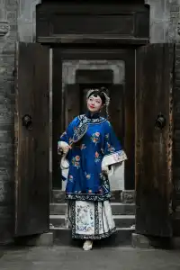 補一個晉商少奶奶in太原古縣城