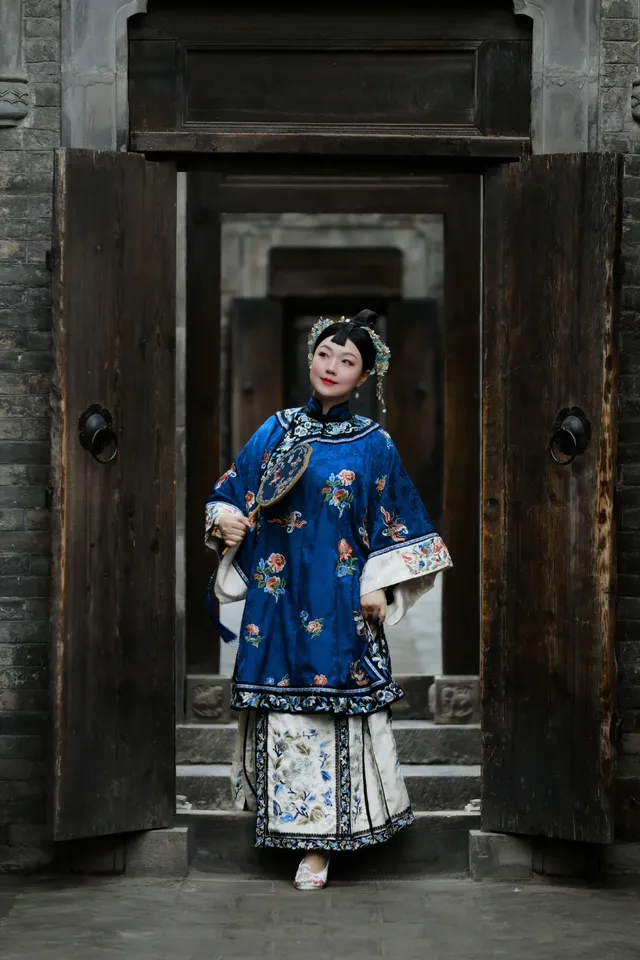 補一個晉商少奶奶in太原古縣城