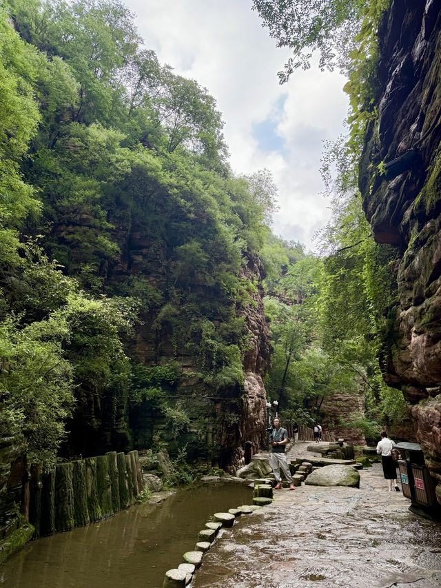 山林古道美如畫