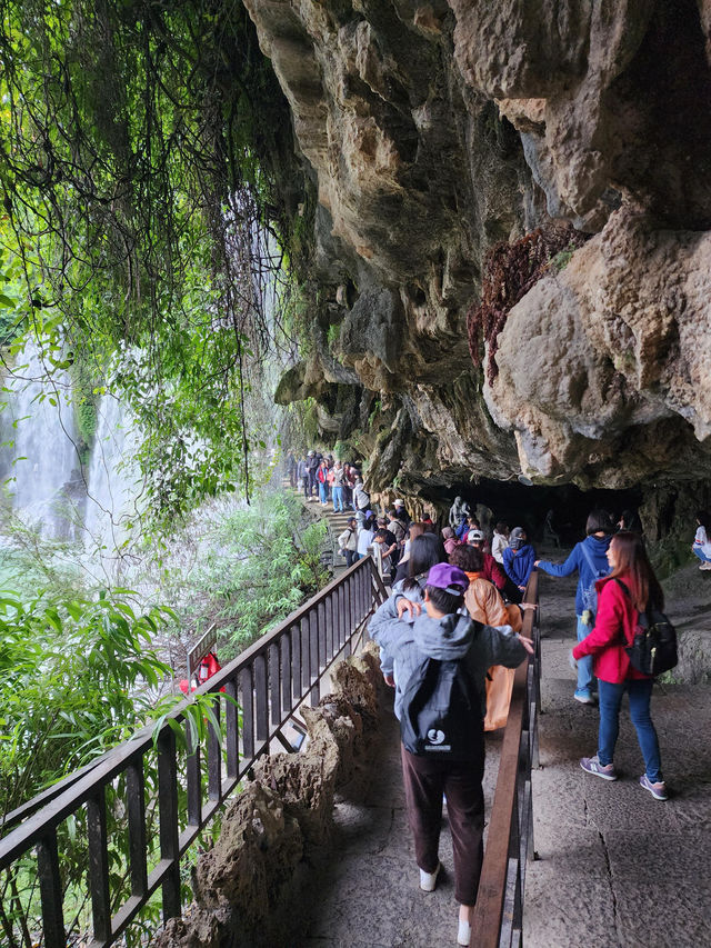 住進瀑布邊的古鎮 住進瀑布邊的古鎮