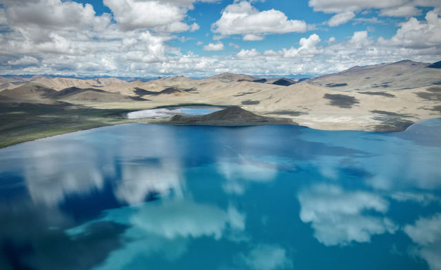 拿日雍措，水天一色的神秘聖湖