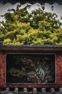 坐在祖廟的紅牆下，我拍到了佛山的魂。