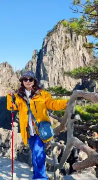 爬黃山，這些裝備和姿勢，明豔出片又實用！