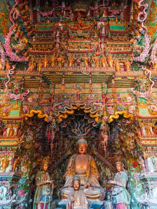 I rarely use the word "stunning" to describe a place, but Xiaoxitian...