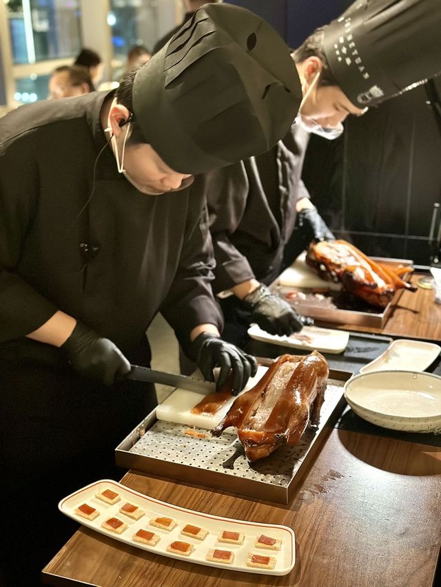 西岸看粉紅聖誕樹吃米其林級新京菜
